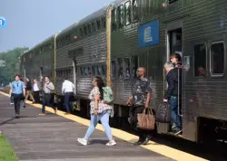 'This is a real cliff': Cuts loom as Illinois lawmakers can't agree on transit reform, revenue